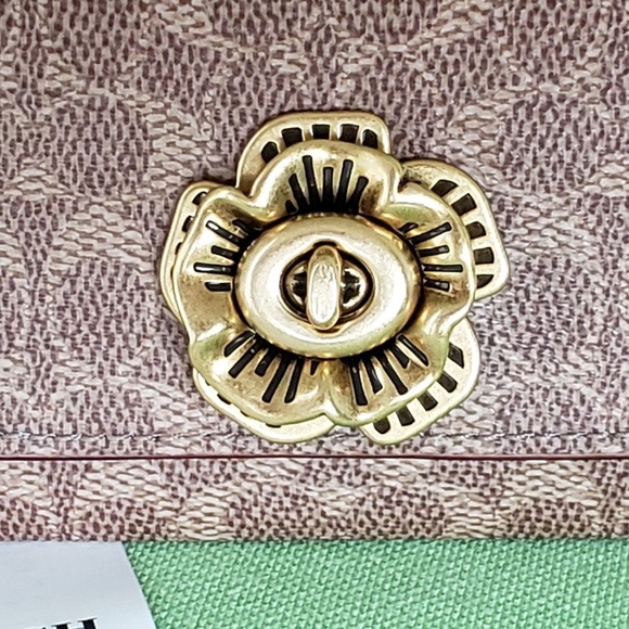 COACH SUNGLASS CASE BAG CHARM SIGNATURE W/TEA ROSE TURNLOCK:NWT 89408 - Picture 3 of 14